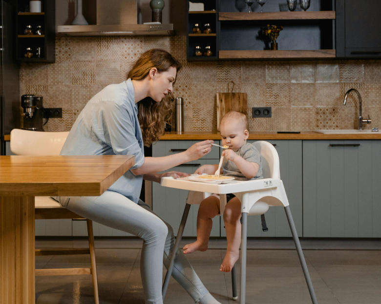 Ayuda 100€/mes madre trabajadora